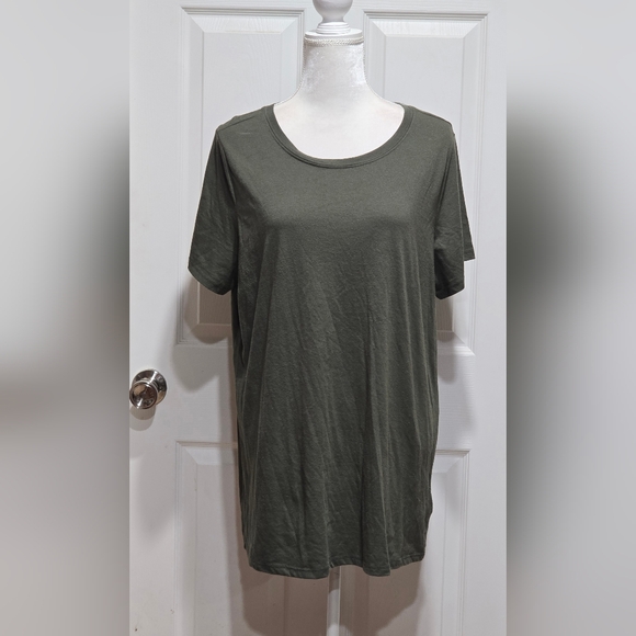 Torrid Classic Fit Olive Green Short Sleeve Women's Tee - Picture 1 of 3